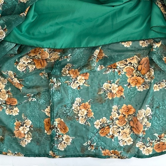 NWT Unique Vintage Floral Bell Sleeve Maxi Dress 70’s Style Size 1X - Picture 8 of 16